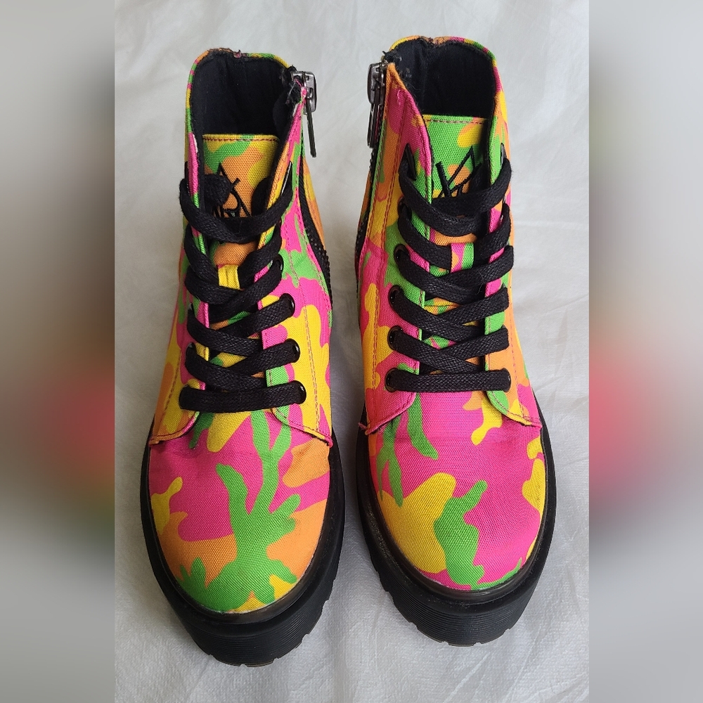 YRU Slayr Boots Women’s Size 6 Unisex Combat Neon Platform Boots